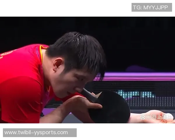 撩起球衣+三度仿照樊振东!张本智和晋级决赛:距实现许诺只差1胜 撩起球衣+三度仿照樊振东!张本智和晋级决赛:距实现许诺只差1胜